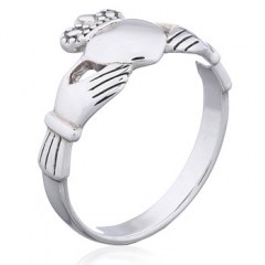 Casted Polished Sterling Silver Claddagh Ring by BeYindi