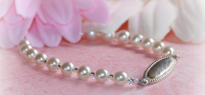 pearl engravable bracelet