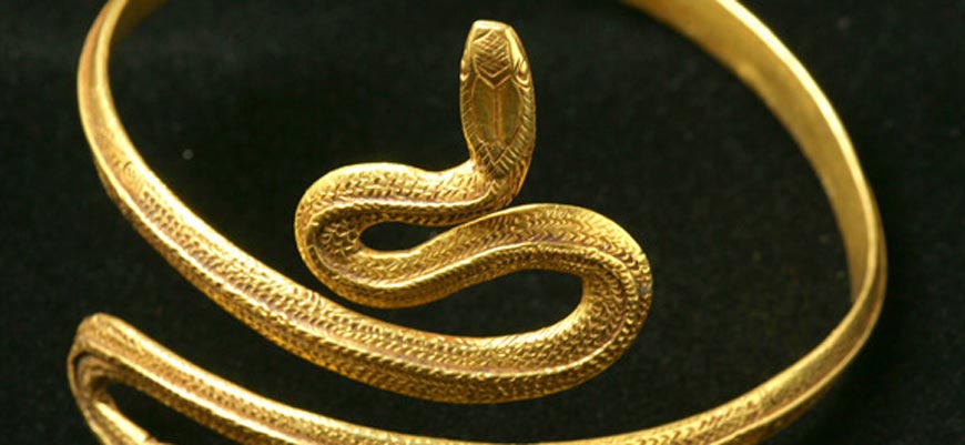 Etruscan gold serpent bracelet C.150BC Volterra, Etruria. Louvre | Ancient  jewelry, Ancient jewels, Serpent jewelry