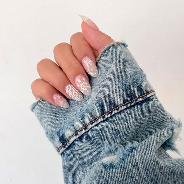 Snowflakes on Winter Nails