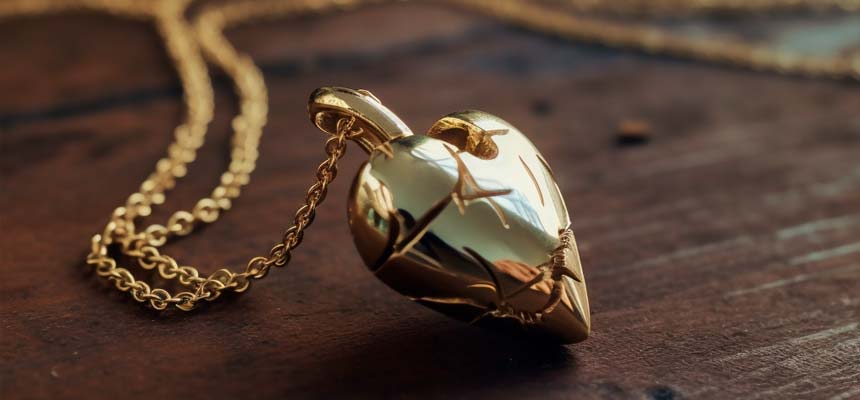 The Symbolism and History of Broken Heart Pendants